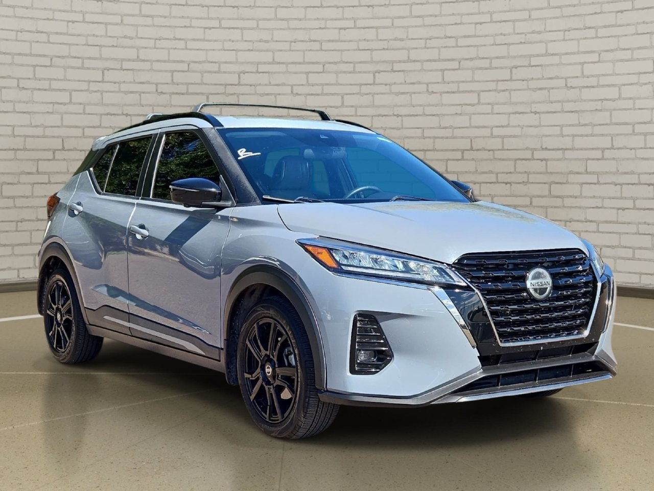 Used 2021 Nissan Kicks SR w/ SR Premium Package FWD image 4