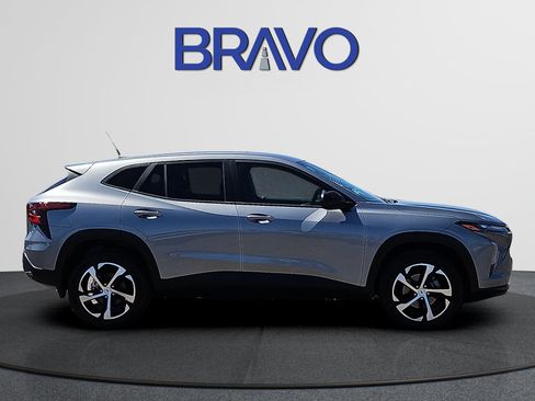 Used 2025 Chevrolet Trax RS w/ Driver Confidence Package FWD image 5