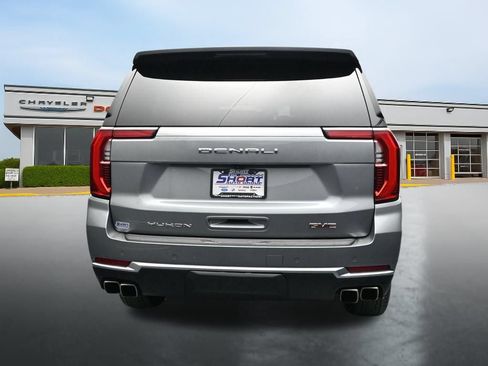 Used 2025 GMC Yukon XL Denali AWD/4WD image 4