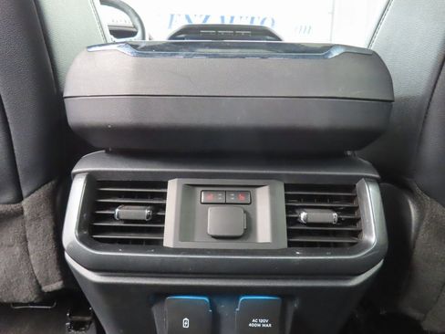 Used 2022 Ford F150 Lariat w/ Equipment Group 502A High image 11