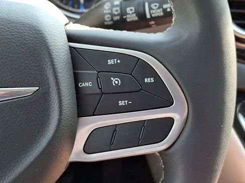Used 2022 Chrysler Voyager LX FWD image 22