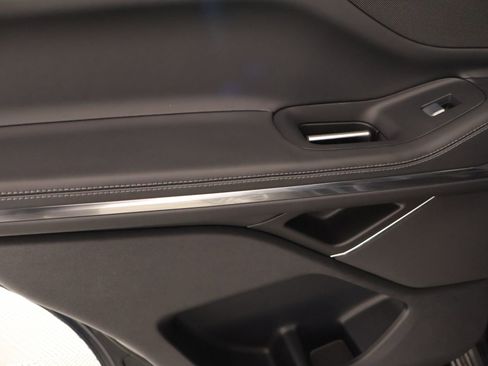 New 2026 Lincoln Navigator Premiere AWD/4WD image 17