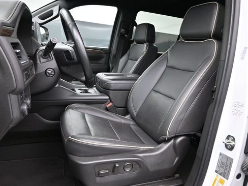 Used 2023 Chevrolet Suburban Premier AWD/4WD image 2