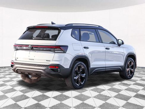 New 2026 Volkswagen Taos SE AWD/4WD image 15