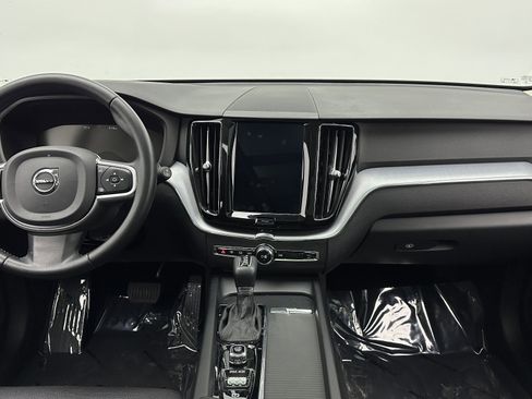 Used 2020 Volvo XC60 T5 Momentum image 25