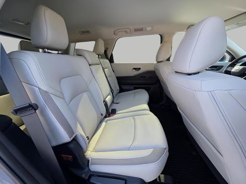 New 2026 Nissan Pathfinder SL image 11