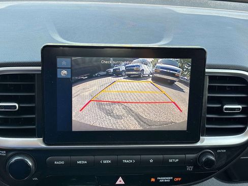 Used 2025 Hyundai Venue SEL FWD image 25
