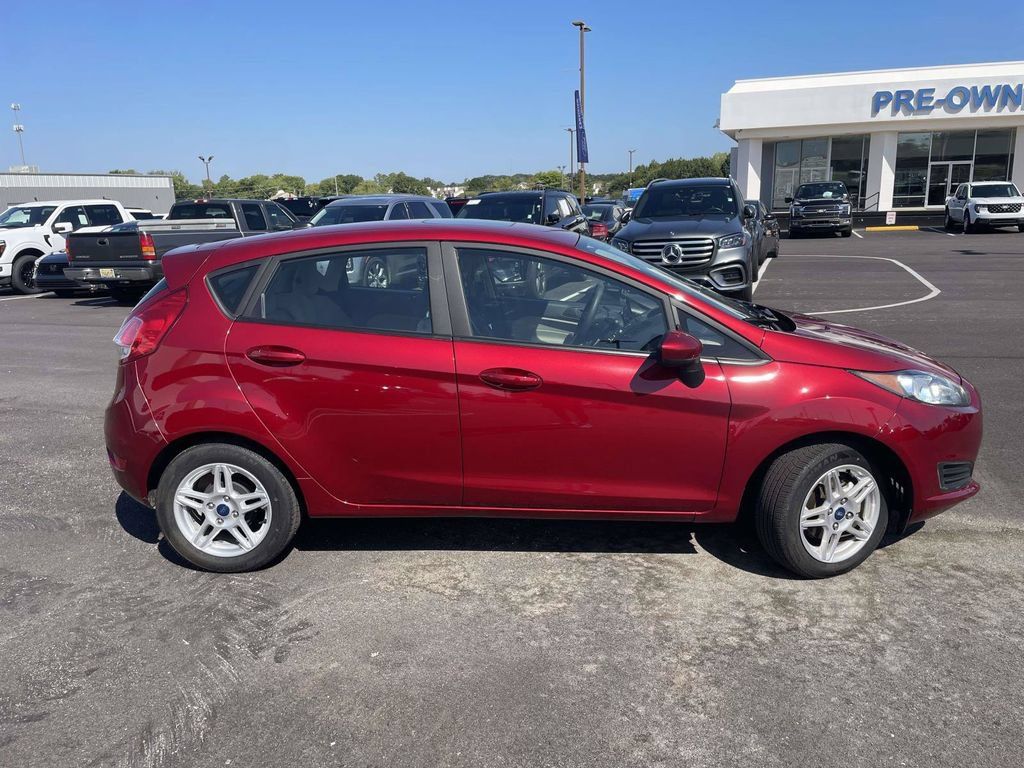 Used 2017 Ford Fiesta SE FWD image 2