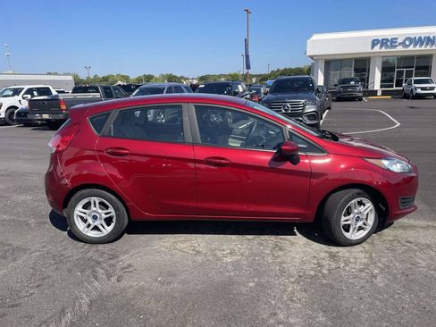 Used 2017 Ford Fiesta SE FWD image 2