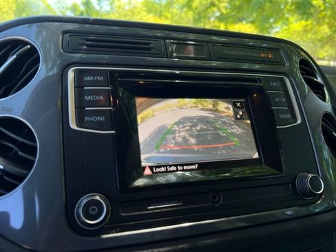 Used 2016 Volkswagen Tiguan S image 38