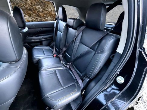 Used 2020 Mitsubishi Outlander SE image 24