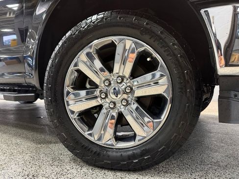 Used 2018 Ford F150 Lariat w/ Equipment Group 502A Luxury AWD/4WD image 8