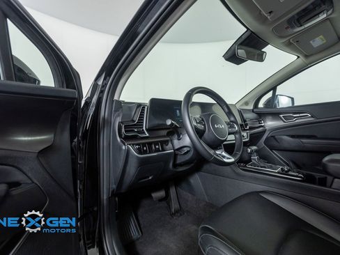 Used 2024 Kia Sportage EX image 10