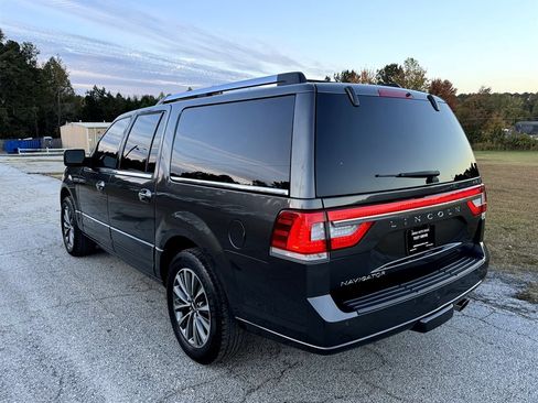 Used 2017 Lincoln Navigator L Select image 10
