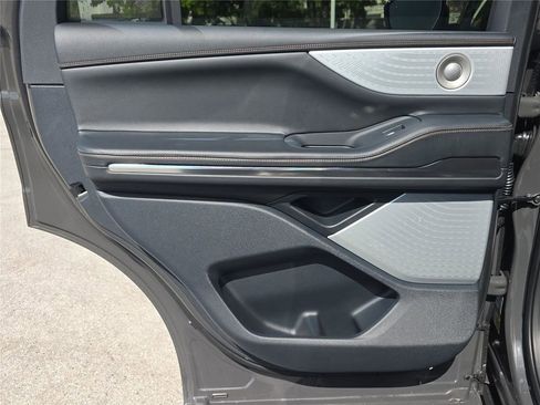 New 2026 Lincoln Navigator Black Label AWD/4WD image 12