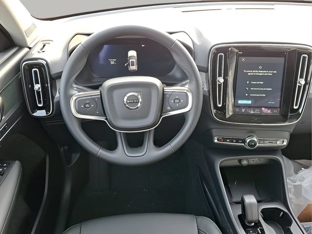 New 2026 Volvo XC40 B5 Core w/ Climate Package AWD/4WD image 6