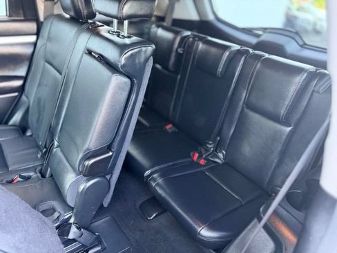 Used 2017 Toyota Highlander XLE w/ Carpet Mat Package AWD/4WD image 23