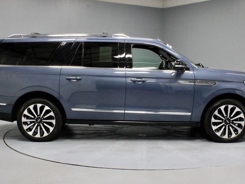 Used 2023 Lincoln Navigator L Reserve AWD/4WD image 14