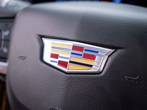 Certified 2021 Cadillac Escalade Premium Luxury AWD/4WD image 37