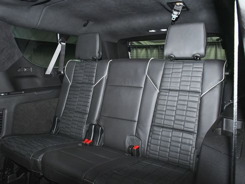 Used 2026 Cadillac Escalade ESV Platinum Sport w/ LPO, ONYX Package AWD/4WD image 59