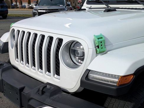 Used 2022 Jeep Gladiator Overland w/ LED Lighting Group image 9