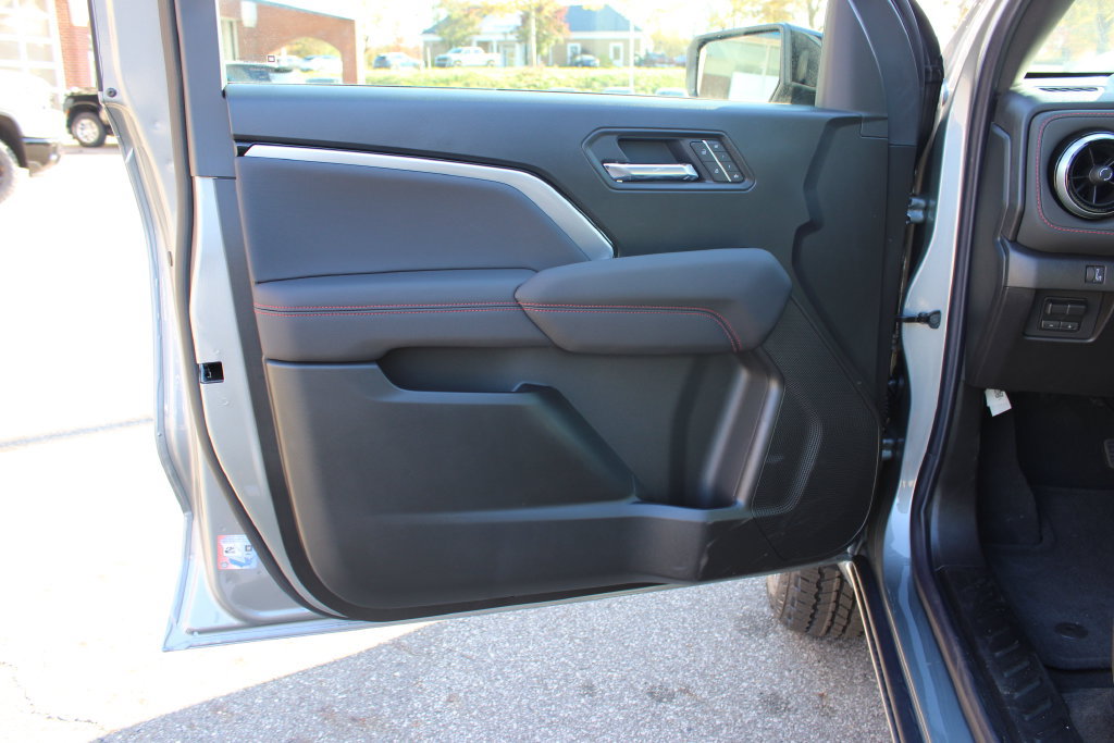 New 2026 Chevrolet Colorado Z71 w/ Z71 Convenience Package 2 AWD/4WD image 9