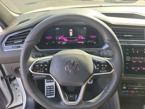 Used 2022 Volkswagen Tiguan SE R-Line image 30
