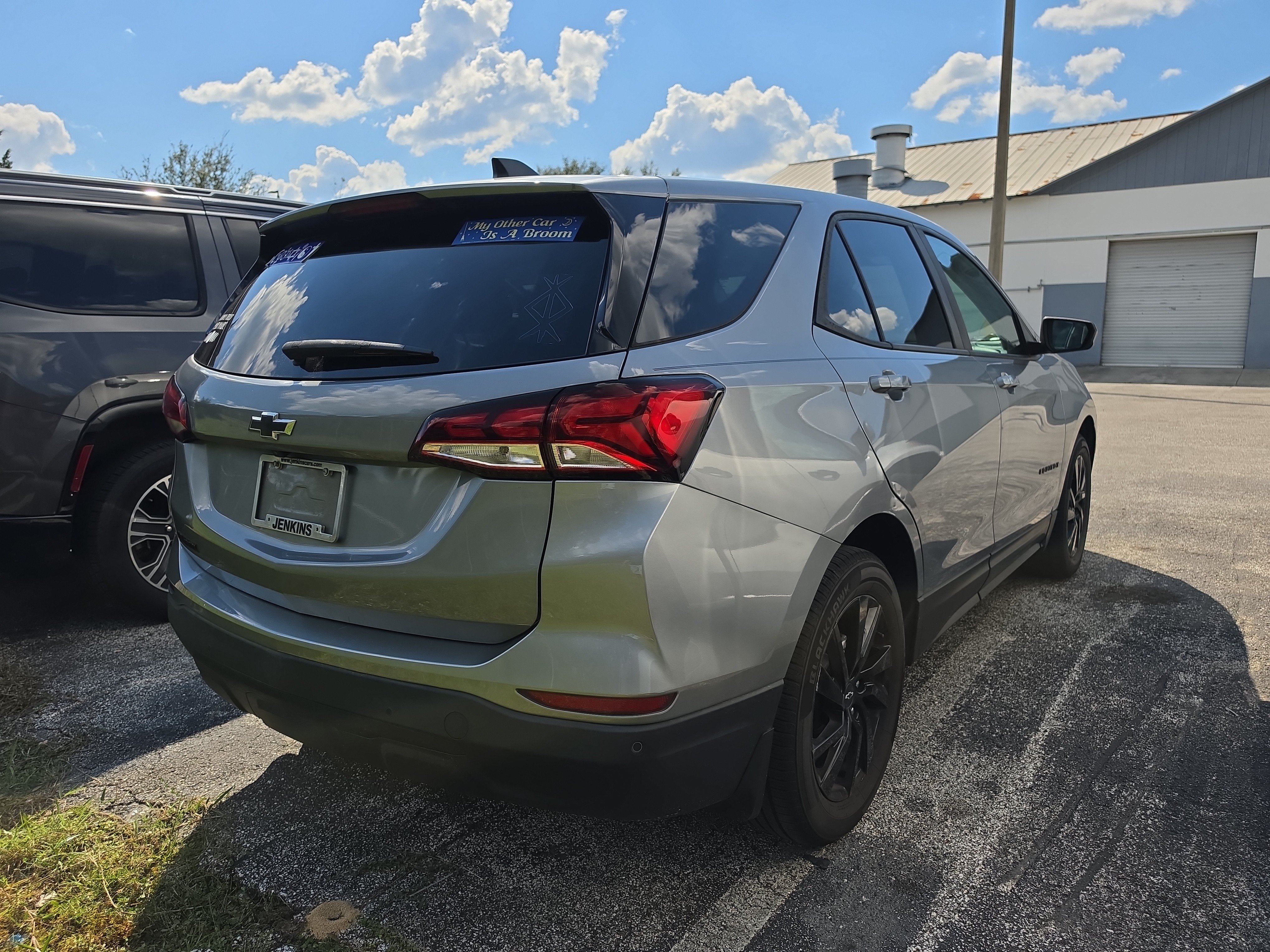 Used 2023 Chevrolet Equinox LS w/ LS Convenience Package FWD image 3