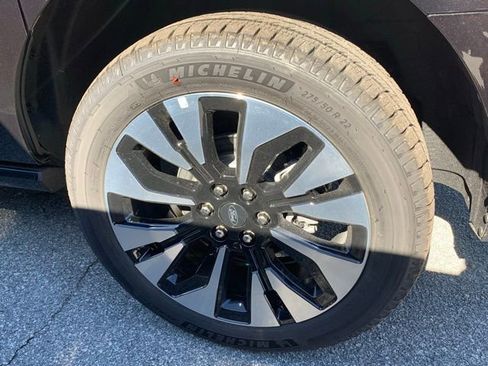 New 2025 Ford Expedition Max Platinum w/ Driver's Package image 25