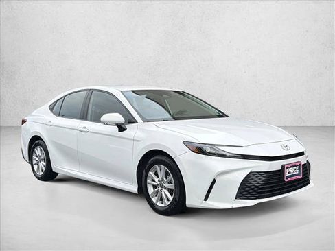 Used 2025 Toyota Camry LE w/ Convenience Package FWD image 3