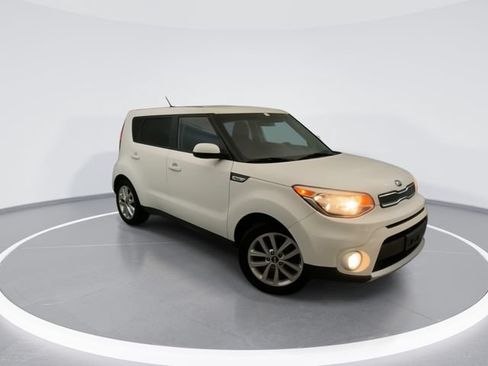 Used 2018 Kia Soul + FWD image 6