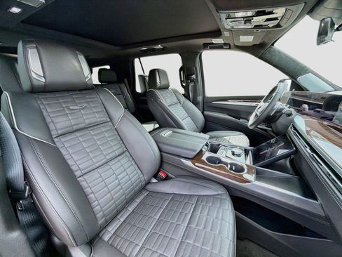 Certified 2026 Cadillac Escalade Platinum Sport w/ LPO, ONYX Package AWD/4WD image 19