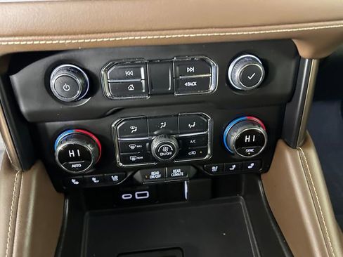 Used 2021 Chevrolet Tahoe High Country image 24