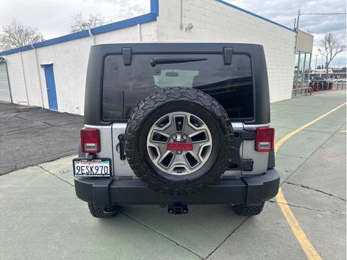 Used 2018 Jeep Wrangler Unlimited Rubicon w/ Connectivity Group image 10