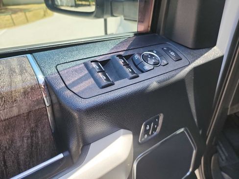 Used 2019 Ford F250 Lariat w/ Lariat Value Package AWD/4WD image 22