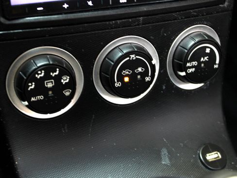 Used 2004 Nissan 350Z Touring image 34