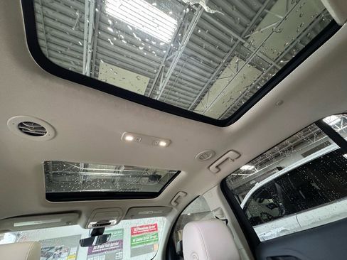 Used 2023 GMC Acadia Denali w/ Denali Technology Package image 13