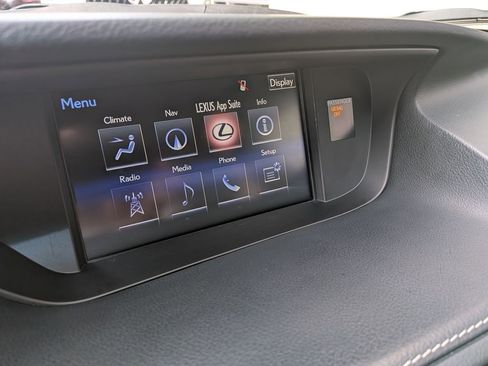 Used 2016 Lexus ES 300h w/ Luxury Package w/Wood Trim image 12