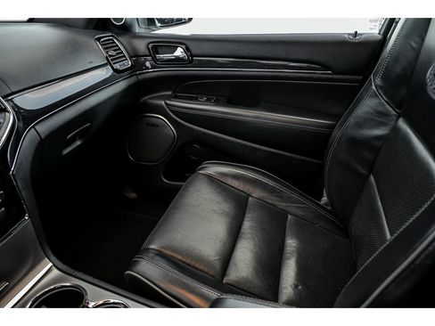 Used 2020 Jeep Grand Cherokee Overland AWD/4WD image 27