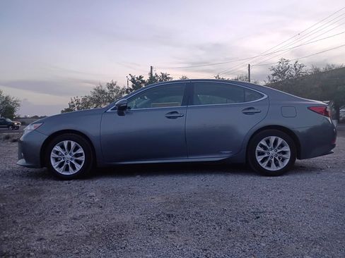 Used 2015 Lexus ES 300h w/ Navigation System Package FWD image 2