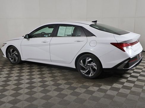 Used 2025 Hyundai Elantra Limited FWD image 15