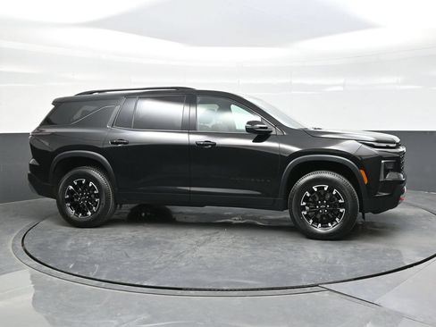 Used 2025 Chevrolet Traverse Z71 AWD/4WD image 8
