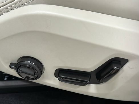 New 2026 Volvo XC60 B5 Ultra w/ Climate Package image 24