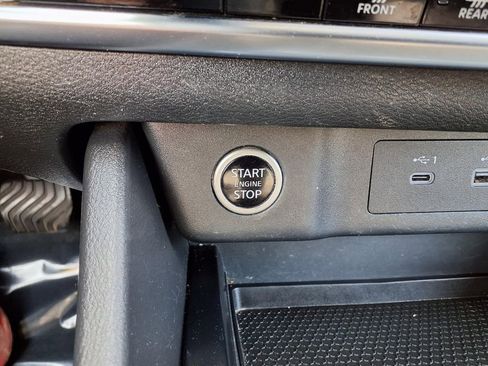 Used 2023 Nissan Rogue SV image 8