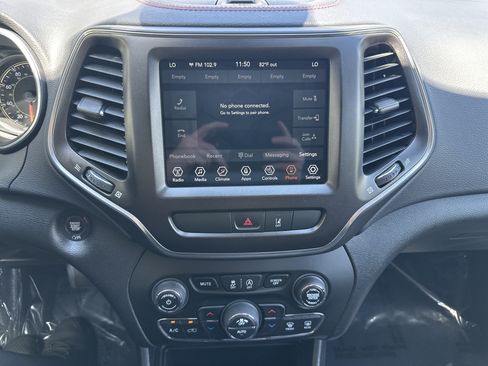 Used 2022 Jeep Cherokee Trailhawk w/ Comfort/Convenience Group AWD/4WD image 24