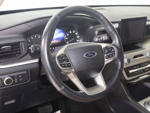 Used 2021 Ford Explorer XLT image 6