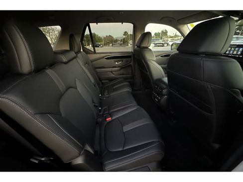 Certified 2025 Honda Pilot EX-L image 19