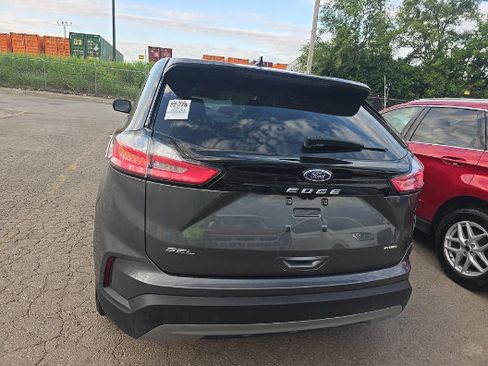 Used 2024 Ford Edge SEL w/ Convenience Package AWD/4WD image 4