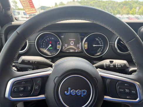 Used 2023 Jeep Wrangler Unlimited Sahara AWD/4WD image 41