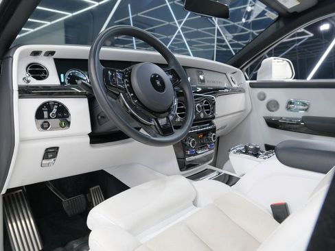 Used 2023 Rolls-Royce Phantom Sedan image 57